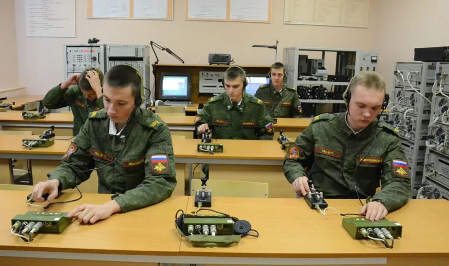 Генерал полковник картаполов. Военно учебные заведения. Курсанты военной кафедры. Курсанты на занятиях. Вс обучения.