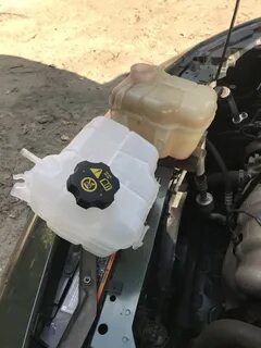 Замена бачка антифриза