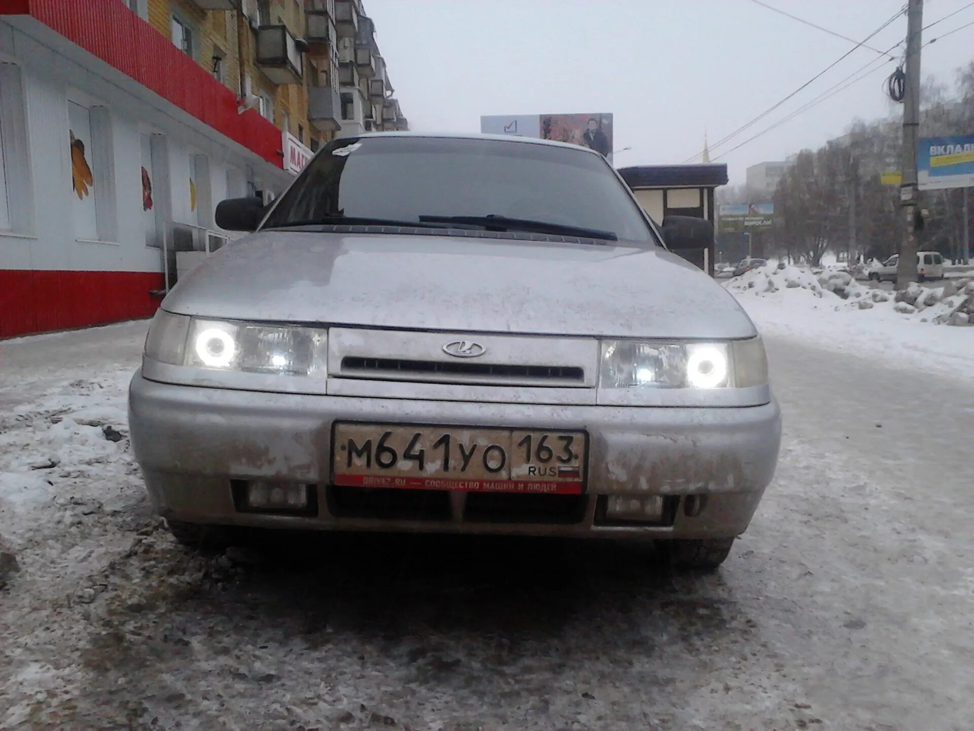 Ангельские глазки 2110. Ангельские глазки на ВАЗ 2110. ВАЗ 2110 глазки. ВАЗ 2110 на желтых ангельских глазках.