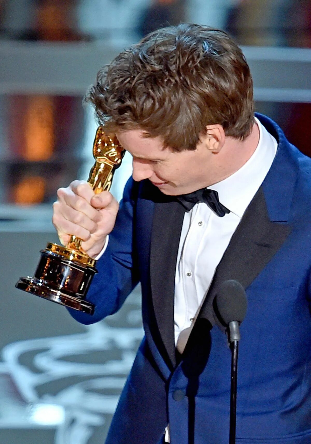 Эдди Редмэйн. Eddie Redmayne Оскар. Eddie Redmayne Oscar 2015. Эдди Редмэйн получает Оскар.