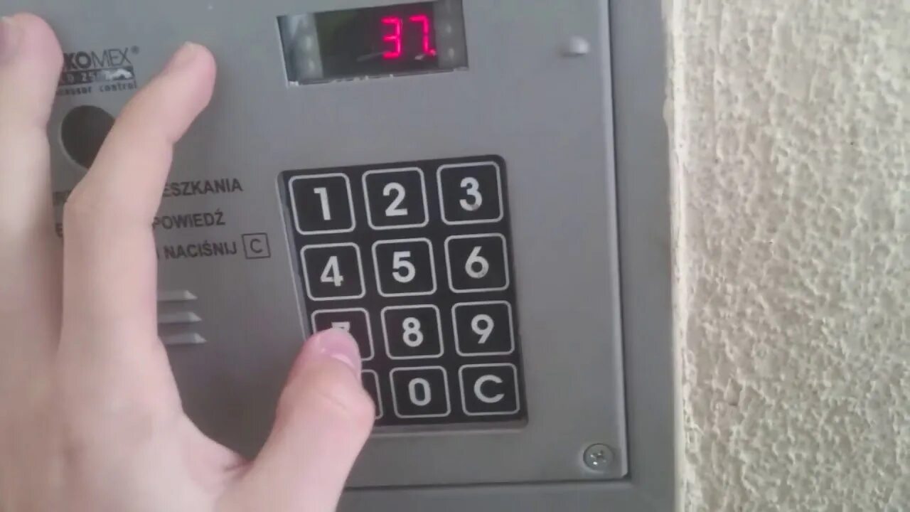 Как закрыть домофон. Сенсорный домофон в подъезде. домофон с сенсорной панелью. коды от домофонов. домофон варианты сенсорные кнопки.