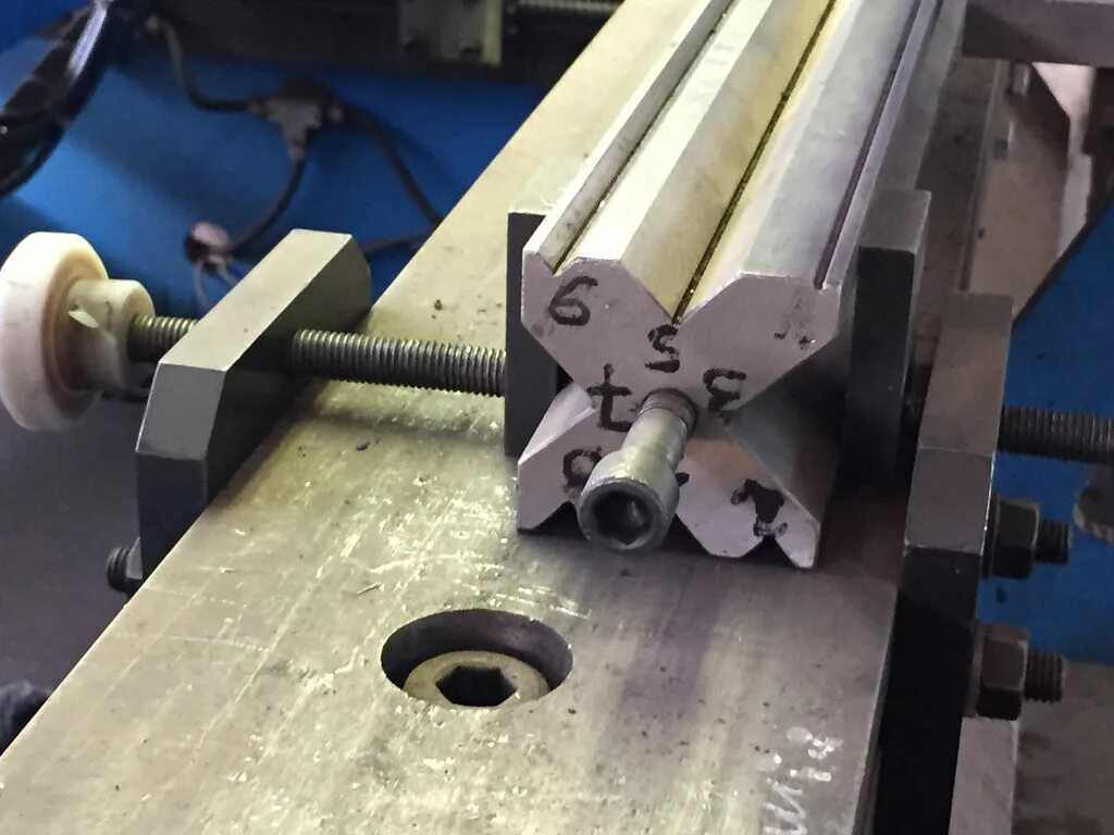 Гибочный станок матрица и пуансон. Матрица h80 l415 для гибочного станка haco. Гибочный станок матрица и пуансон. Гибочный станок матрица и пуансон. И1330 пуансон.