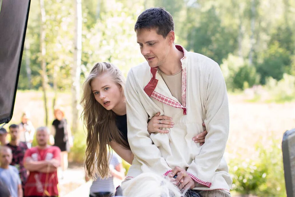 Мажор в деревне. Милош бикович кадры. Деревенский парень. Крутые парни из деревни. Милош бикович холоп.