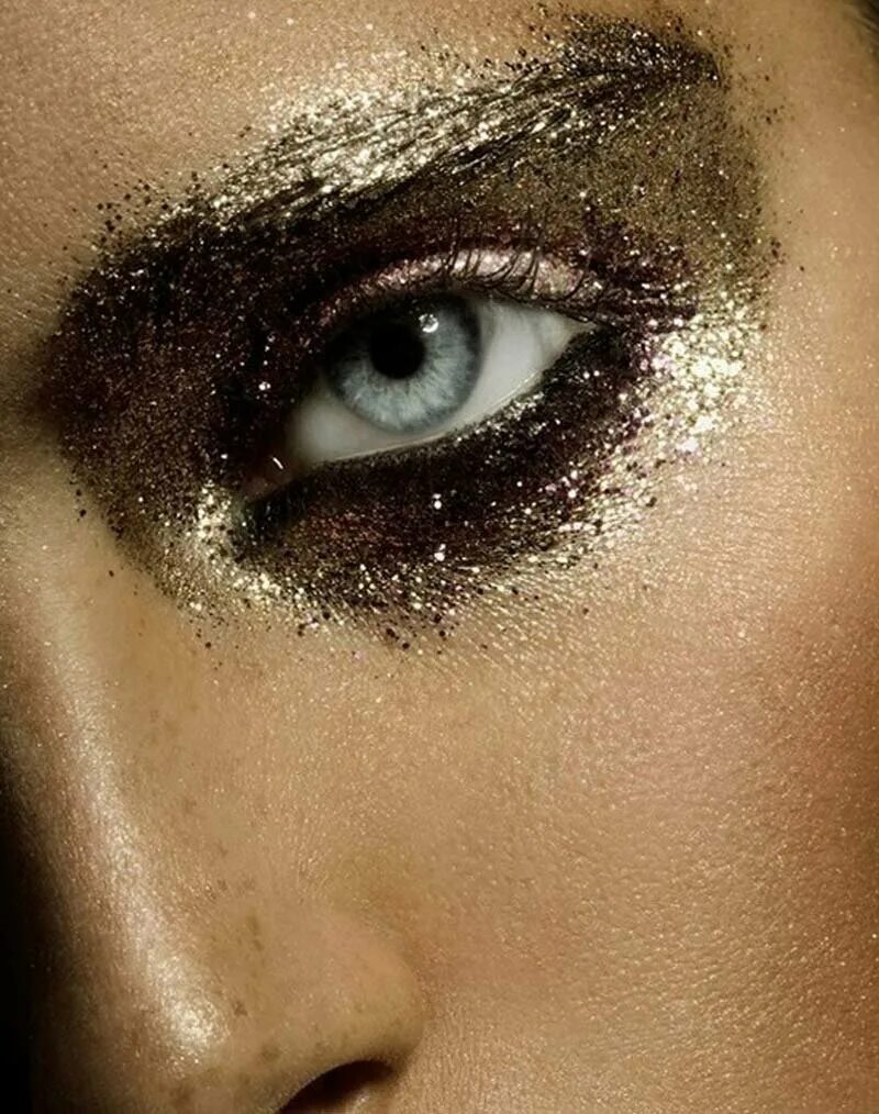 Блёстки для лица. Золотой макияж. Макияж с блестками на лице. Блестки на лице. Макияж блестки.