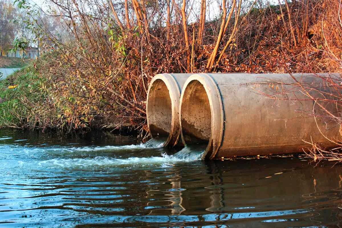 Сточные воды книги. Сточные воды. Сброс в Водный объект. Производственные сточные воды. Сброс сточных вод.