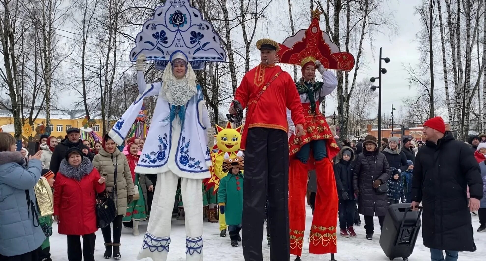 Масленица в Пушкино. Масленица в Пушкино парк. Масленица в Центральном парке Владимира. Масленичное шествие с ряжеными в Суздале.