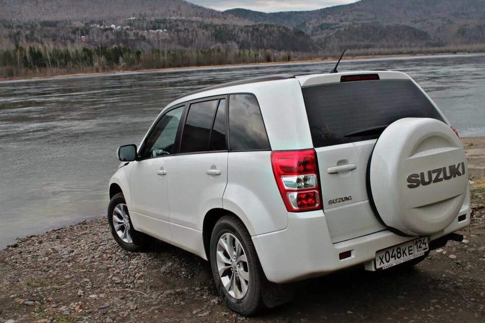 Купить сузуки гранд витара 2. Suzuki Grand Vitara 2.4l. Сузуки Гранд Витара2.4 правый руль. Bridgestone  на Сузуки Гранд Витара 2.4. Гранд Витара комплектация с люком.