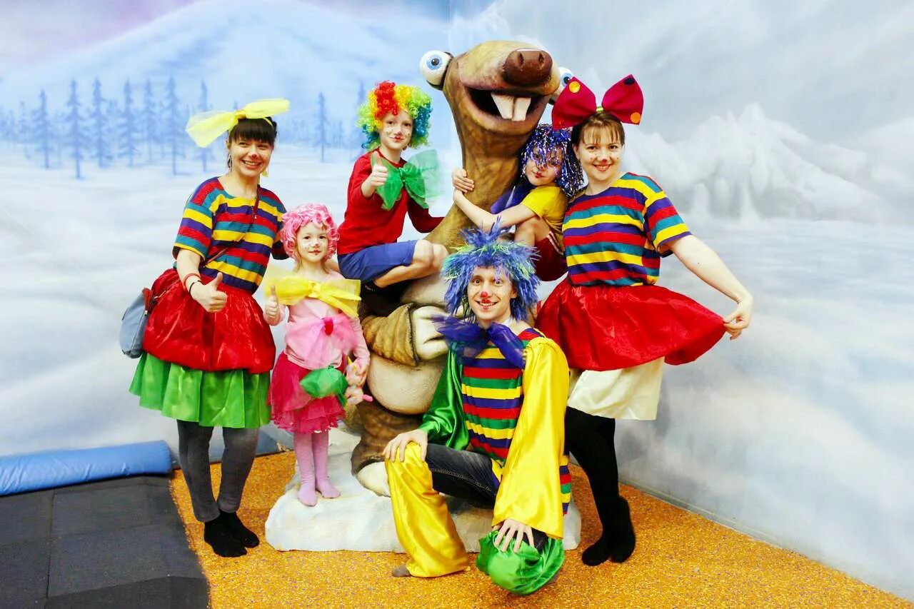 Аниматоры на детский праздник. Детские праздники. Клоуны для детей. Вечеринка в стиле мультиков. Аниматоры на день рождения ребенка.