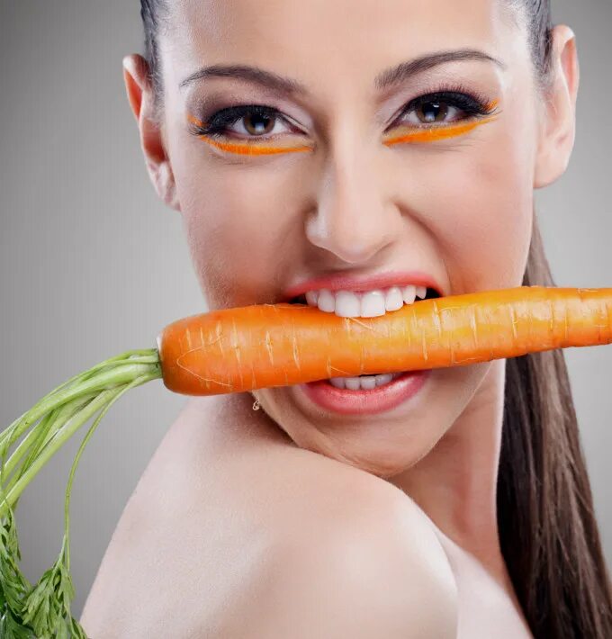 Женщина с морковкой. Морковки женские. Девушка с морковкой. Фигура морковка у женщин. Девушка с морковкой.