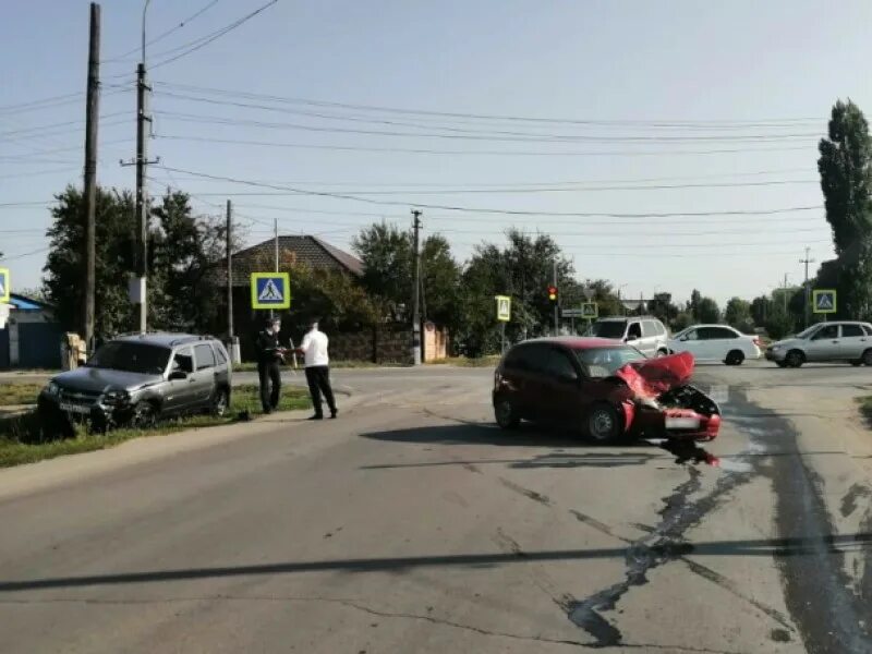 Дтп михайловка сегодня. Авария в михайловке волгоградской области. Дтп в михайловке волгоградской. Дтп михайловка сегодня. Происшествия михайловка.