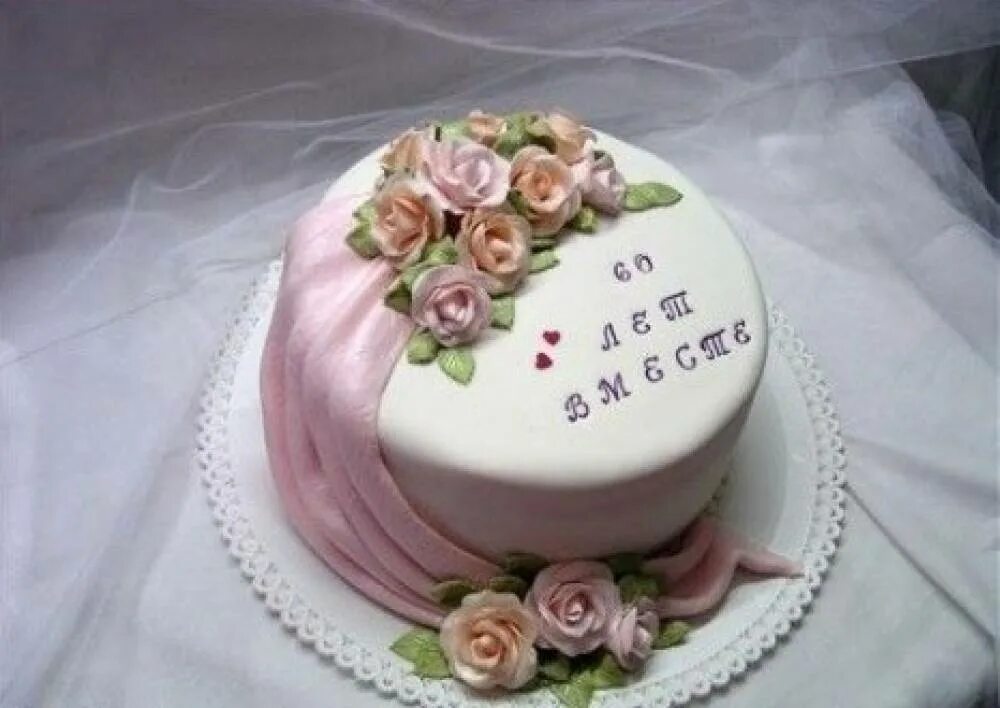 Совместное 60 летием. Торт на бриллиантовую свадьбу. Торт на 60 лет свадьбы. Торт с бриллиантовой свадьбой. Торт на годовщину свадьбы родителям.