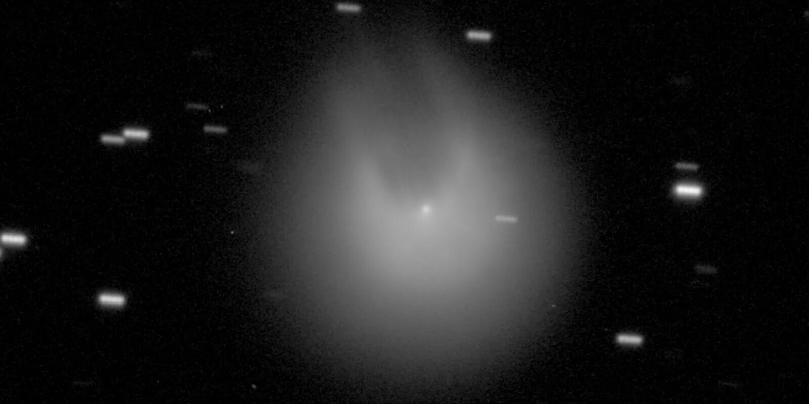 Комета понса брукса можно увидеть в москве. Комета Понса Брукса фото. Комета Понса. Улетел в космос. Падение кометы 2023 сейчас.