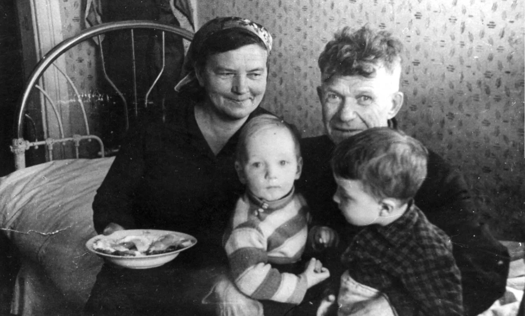 Алексей колмогоров «отма. Курт воннегут молодой. Пол маккартни с фотоаппаратом. Сандро миллер джон малкович. Испания 1960-е.