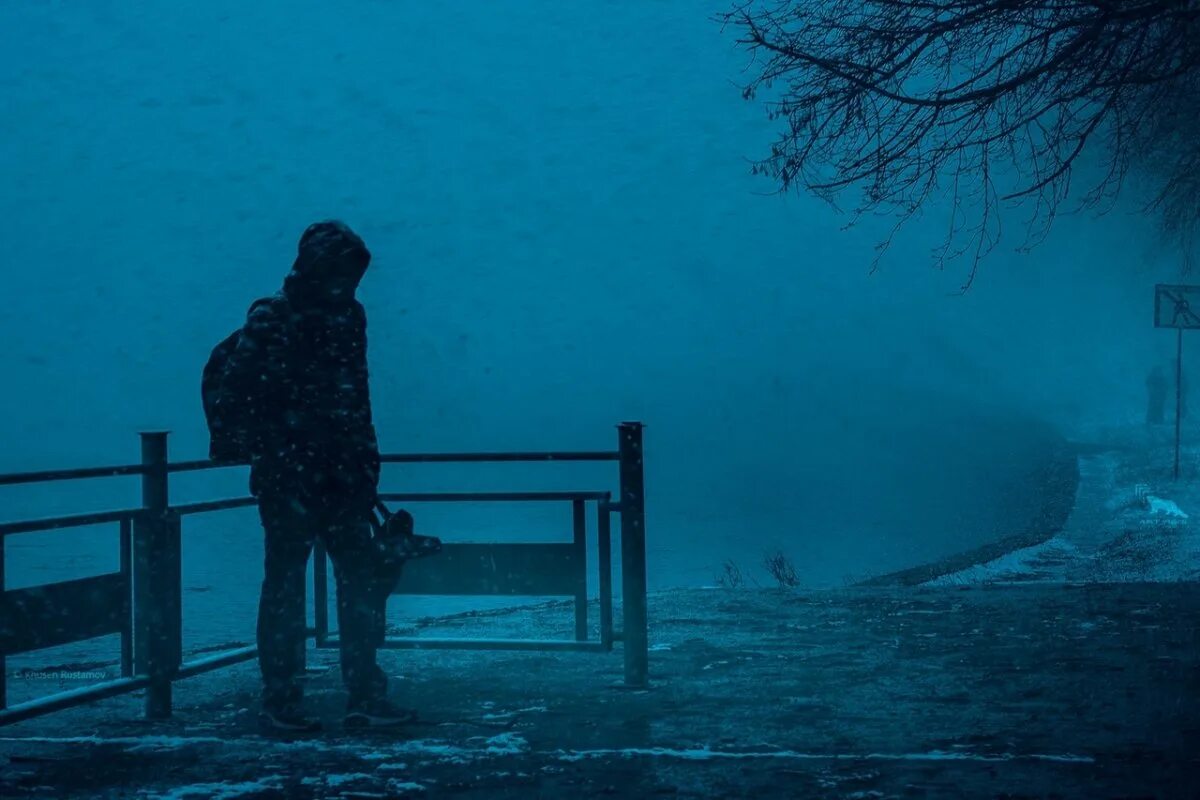 Зимнее одиночество. Одинокий человек зимой. Это одиночество. Зима грусть. Грусть зимой