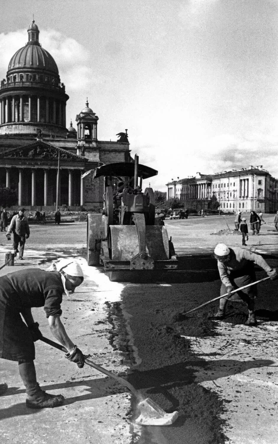 Восстанавливая ленинград после войны