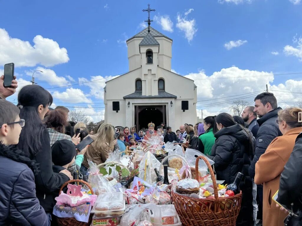 Пасха Церковь. Пасхальная Трапеза. Храм из куличей на Пасху. Кулич и Пасха Церковь. Пасха в армении в 24 году