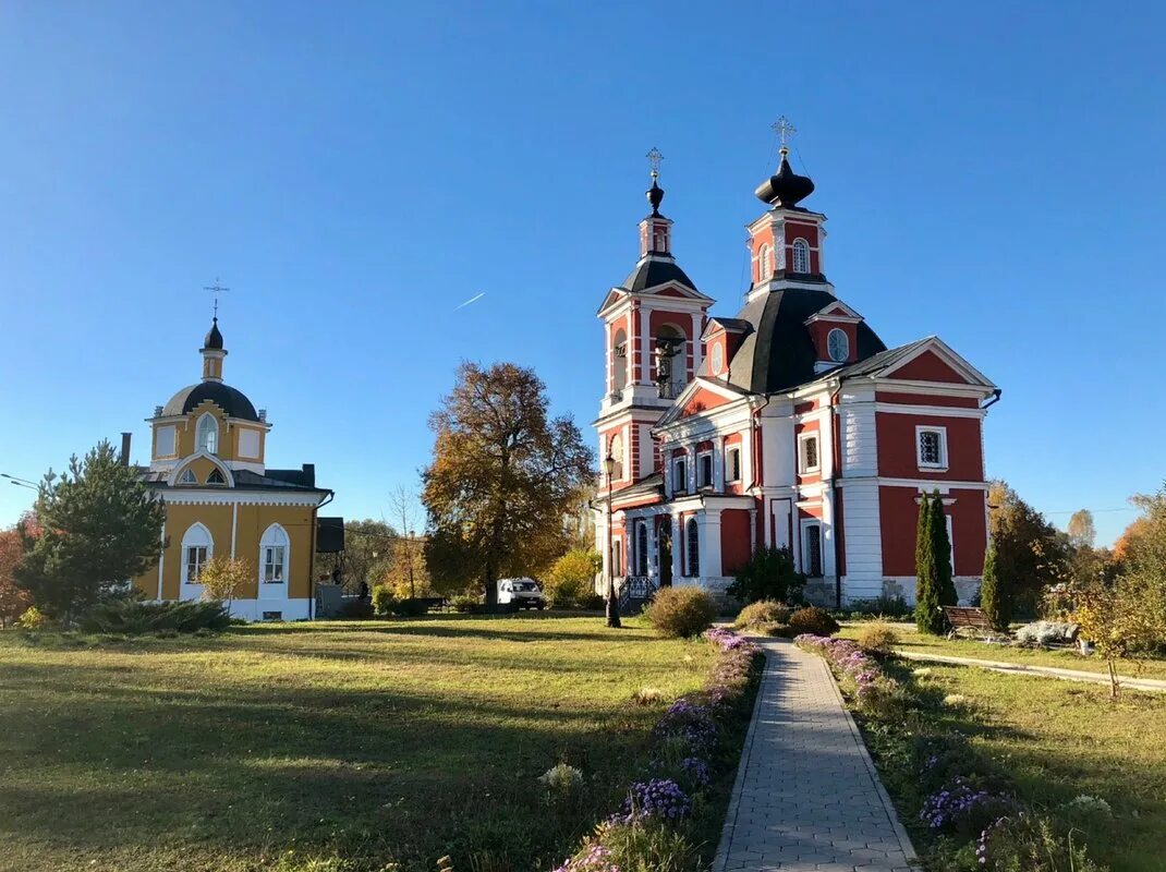 Храм Казанской Божьей матери в Пучково. Храм Пучково Троицк. Церковь в Пучково Троицк. Храм в деревне Пучково