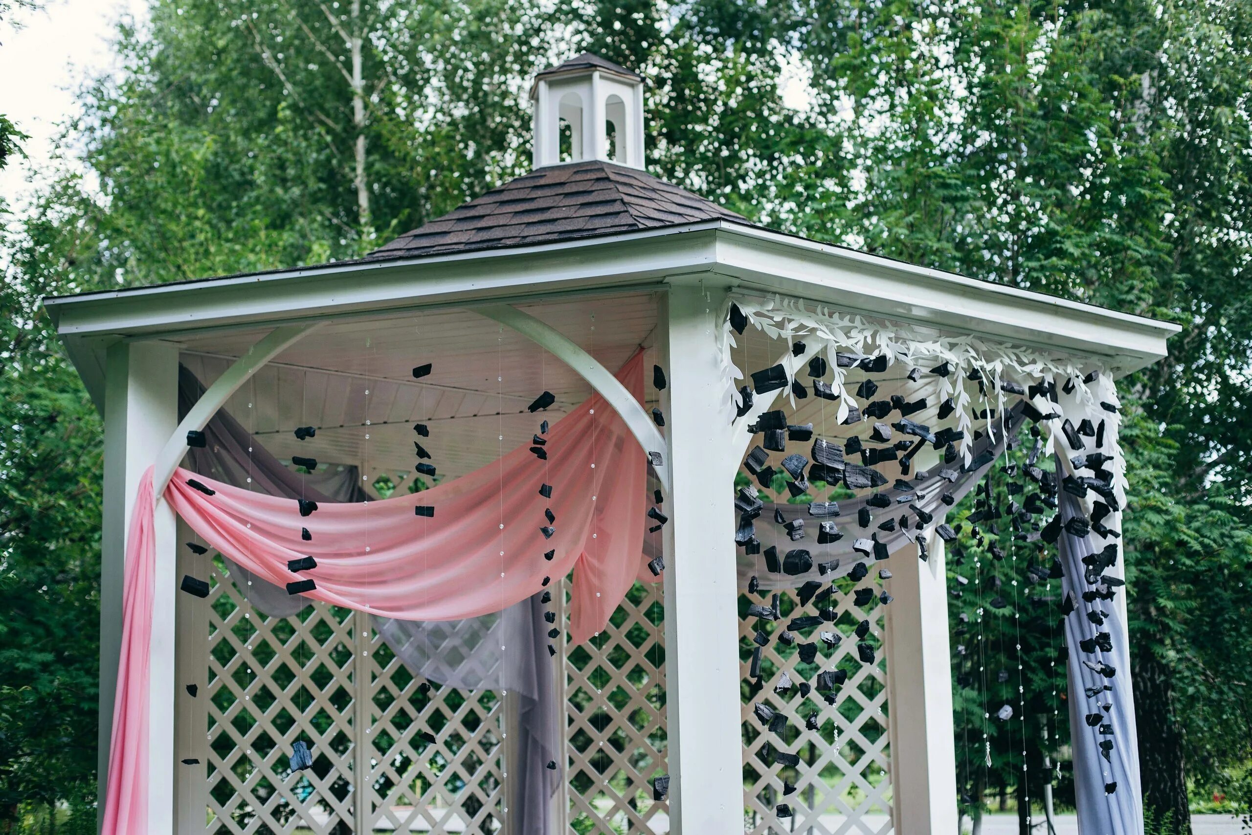 украшаем беседку своими руками. украшение беседки. украшаем беседку своими руками. украшение беседки на даче. украшение беседки на свадьбу.