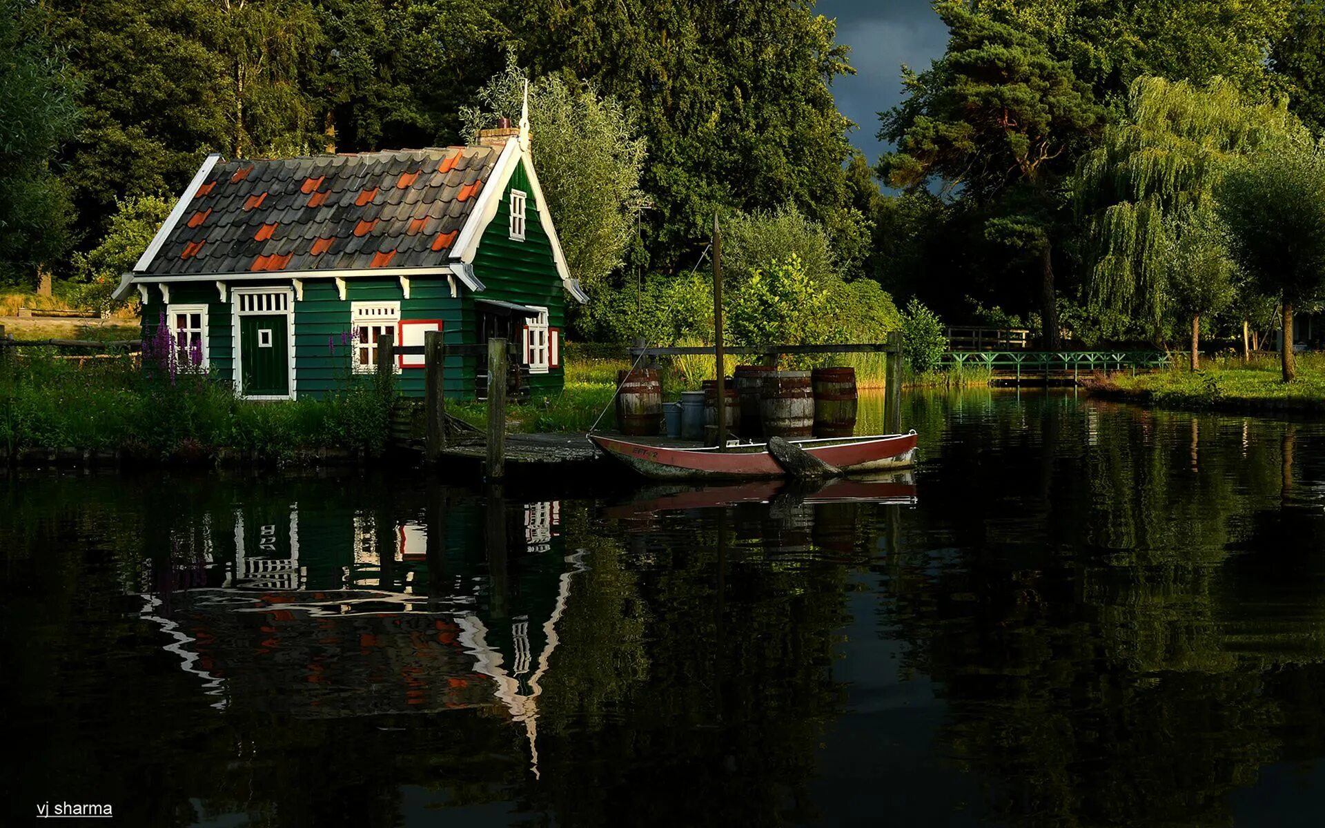 House near the lake. Хижина штата Мэн. Деревенский домик. Домик в лесу.