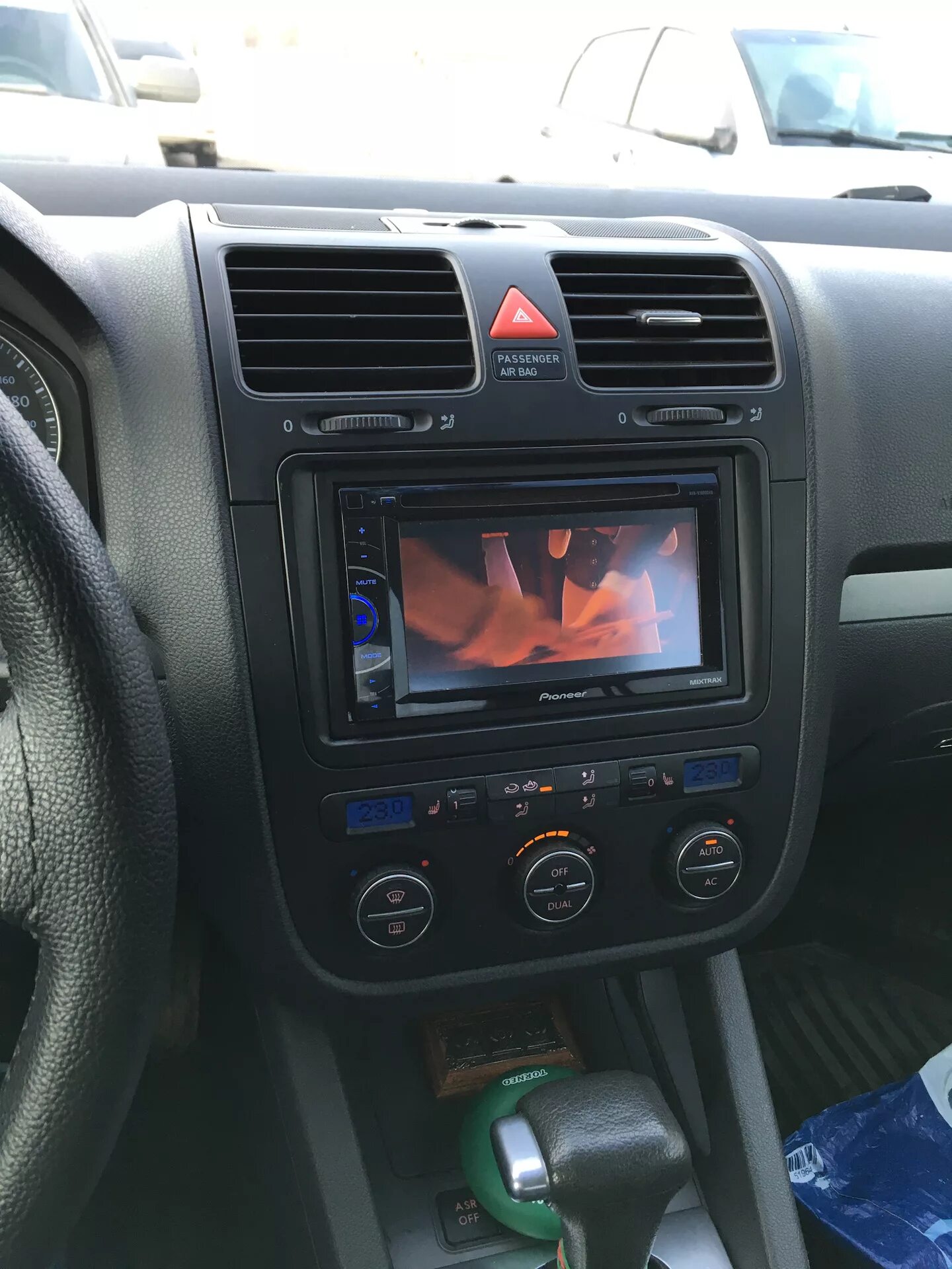 Как снять магнитолу джетта 5 Самодельный AUX для RCD310 Volkswagen Jetta VI, 1,4 л, 2011 года автозвук DRIV