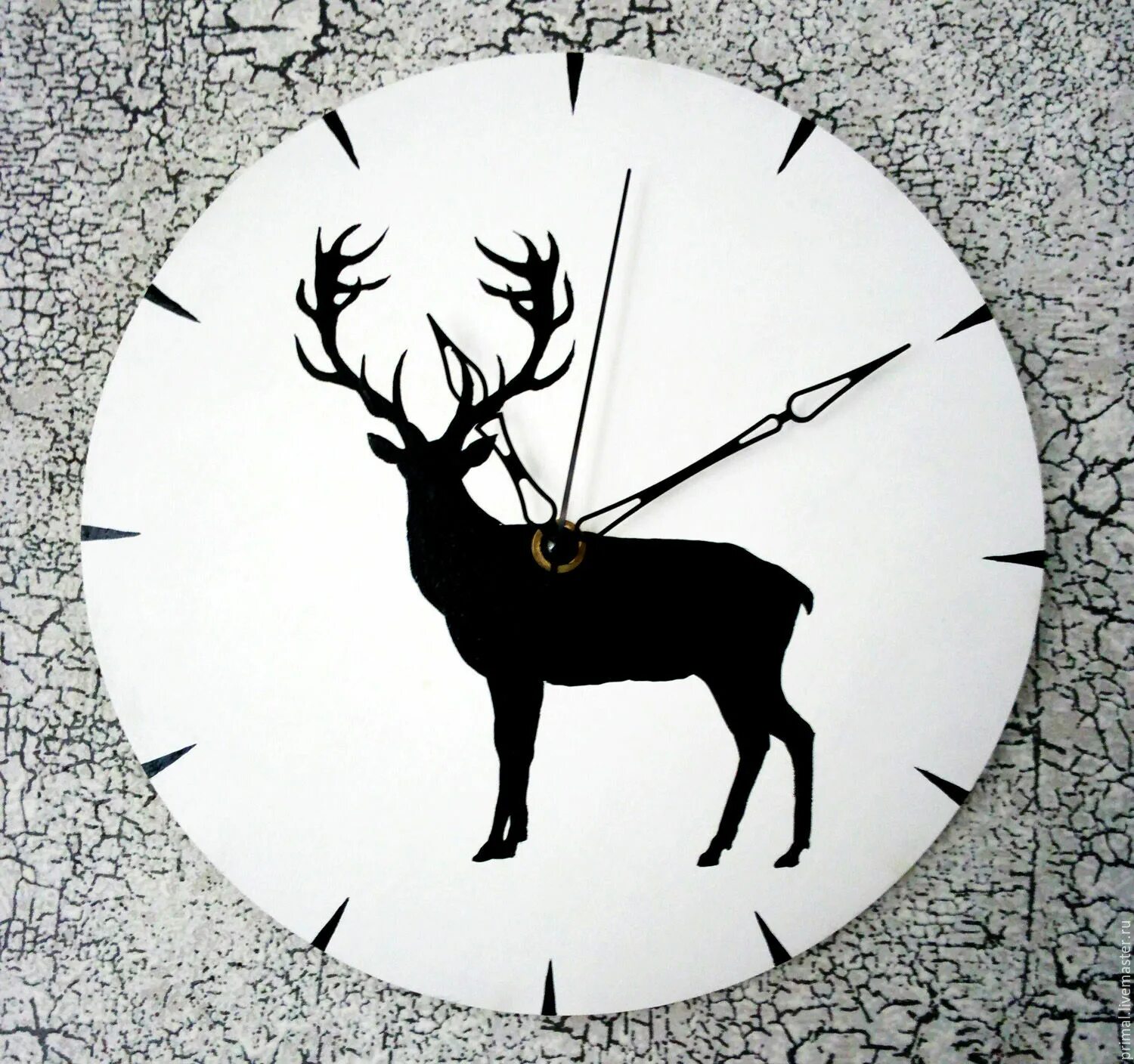 Часы лось. Часы олень. Металлические часы с оленями. Часы Лось деревянные. Часы олень белые.