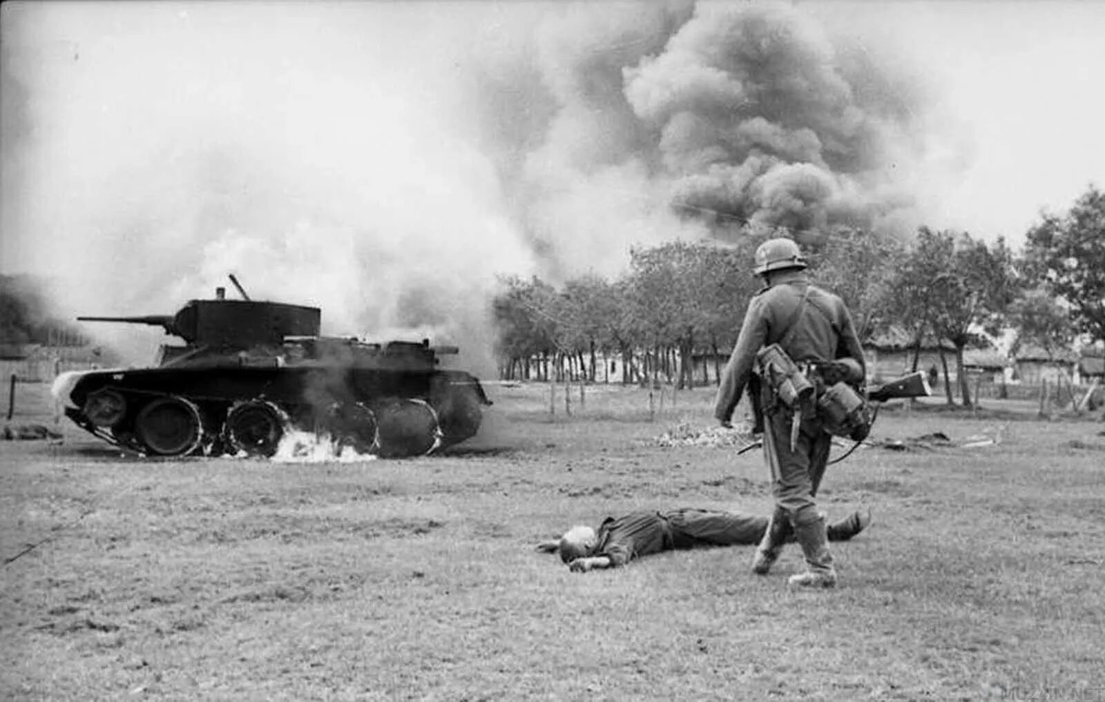 Немецкие танки 1941 года Барбаросса. Солдаты вермахта 22 июня 1941. Операция Барбаросса лето 1941. Немецкая атака 1941.