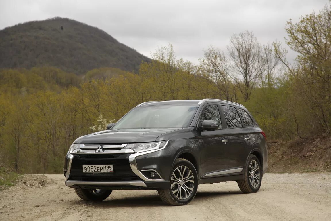 Митсубиси Аутлендер 2015. Mitsubishi Outlander 2015. Mitsubishi Outlander 3 2015. Митсубиши Аутлендер 2015. Мицубиси аутлендер 2015 год