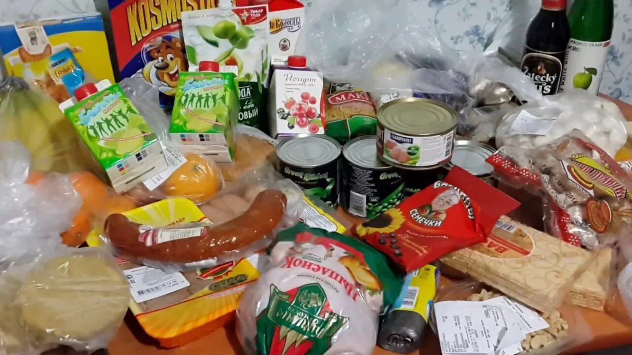 Надо купить продукты. Набор обычных продуктов. Стандартный набор продуктов. Недельный запас продуктов. Продукты на дачу.