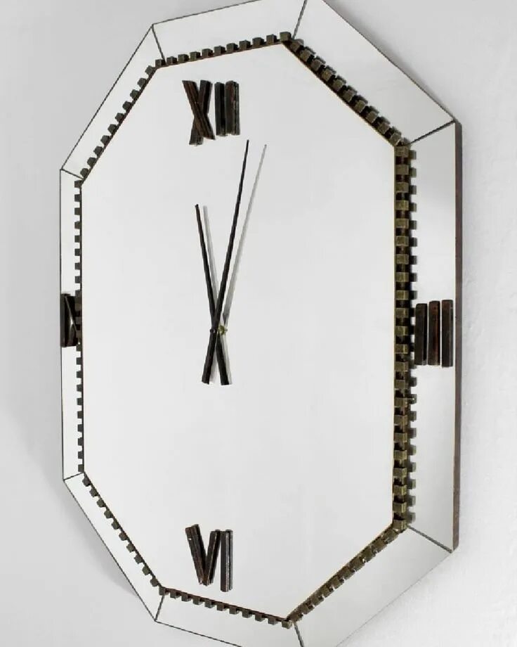 Часы и зеркало тест. Часы зеркальные настенные. Часы на зеркале. Часы из зеркала настенные. Зеркало с часами настенные.
