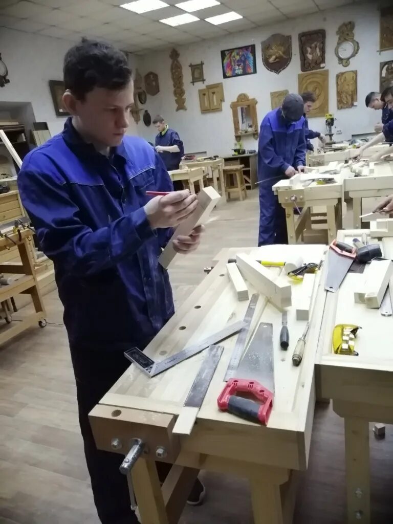 Колледж столяр. Брянск техникум столяра. плотник колледж. столяр техникум.