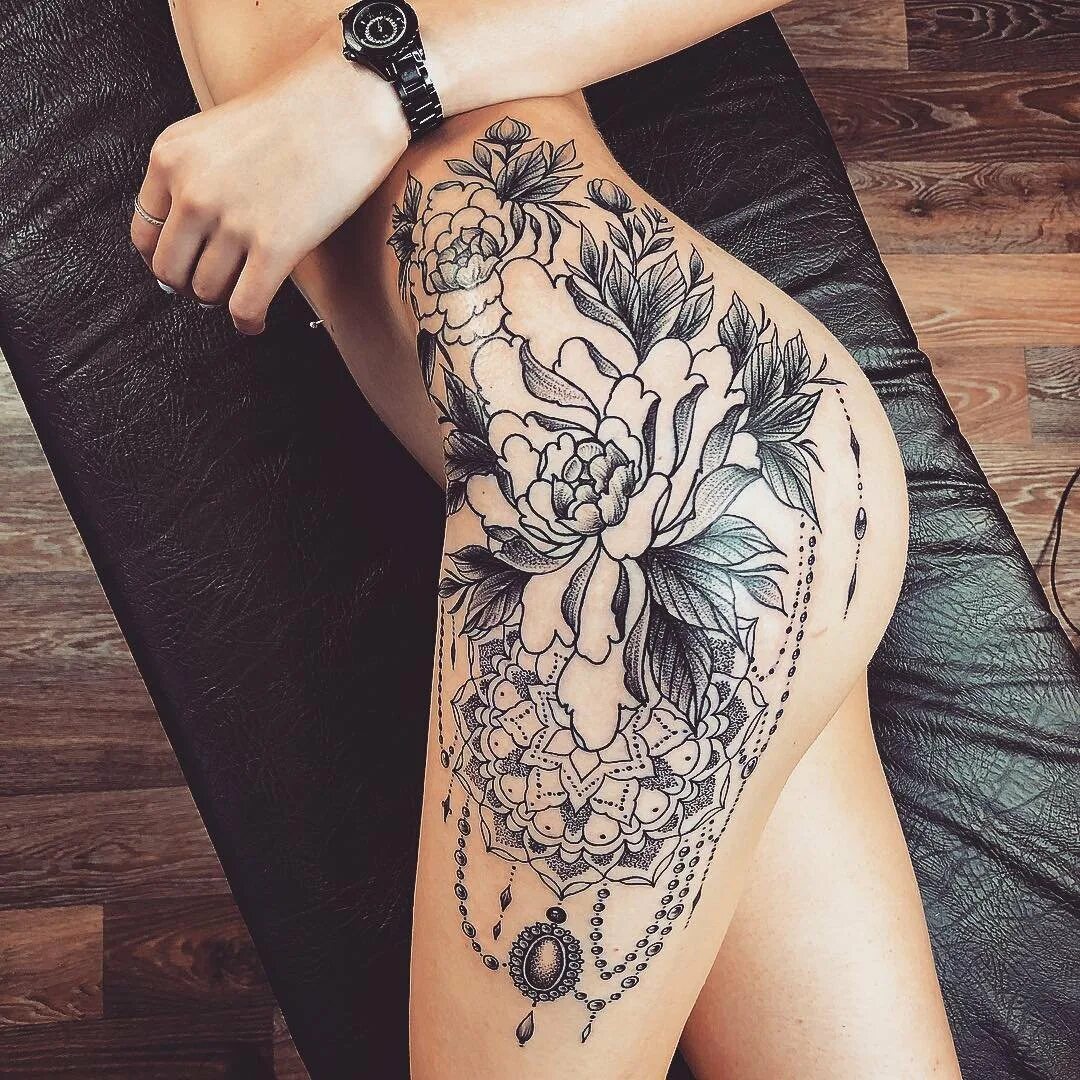 Тату пионы. Тату на бедре женские маленькие. Татуировки для девушек на бедрах значение. Татуировки для девушек на бедрах значение. Тату на бедре.