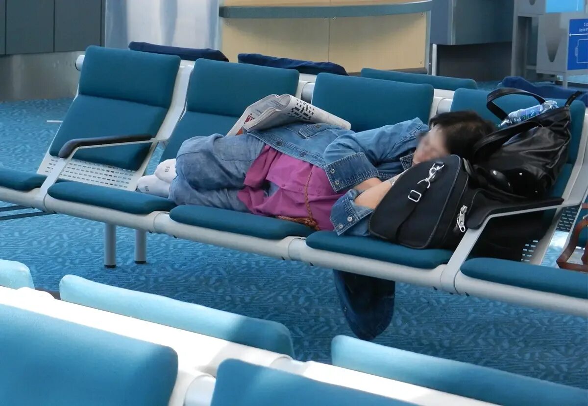 Поспать в аэропорту сочи. Stranded passengers. Ночевать в аэропорту. Поспать в аэропорту сочи. Поспать в аэропорту сочи.