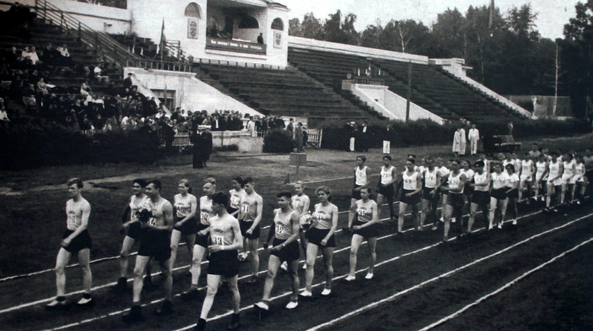 Первые советские спортсмены. Первый Чемпионат по легкой атлетике в Москве 1922. Легкая атлетика в 1888 году в России. Тярлево легкая атлетика. 1922 Первенство РСФСР по легкой атлетике.