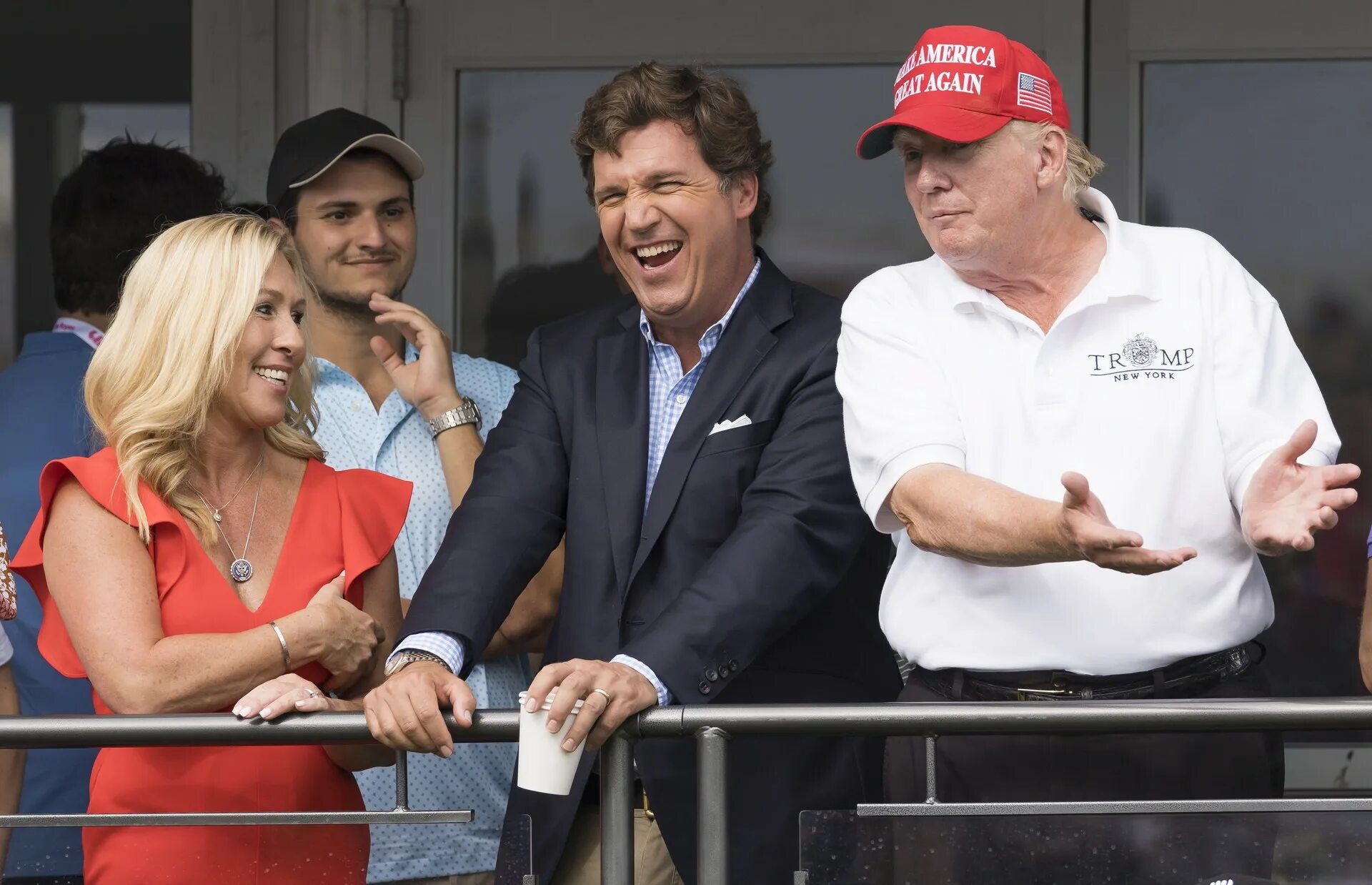 Tucker carlson trump. Tucker carlson trump. Такер ведущий фокс ньюс. Такер карлсон журналист. Такер карлсон фокс ньюс.