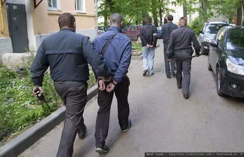 Сотрудник полиции в гражданской одежде