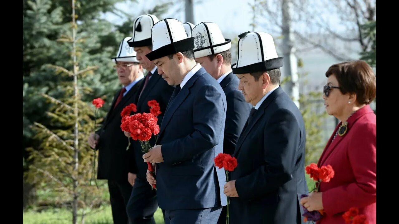 7 апреля бишкек. Революция кыргызстан 2010. садыр жапаров революция. революция 7 апреля в кыргызстане.