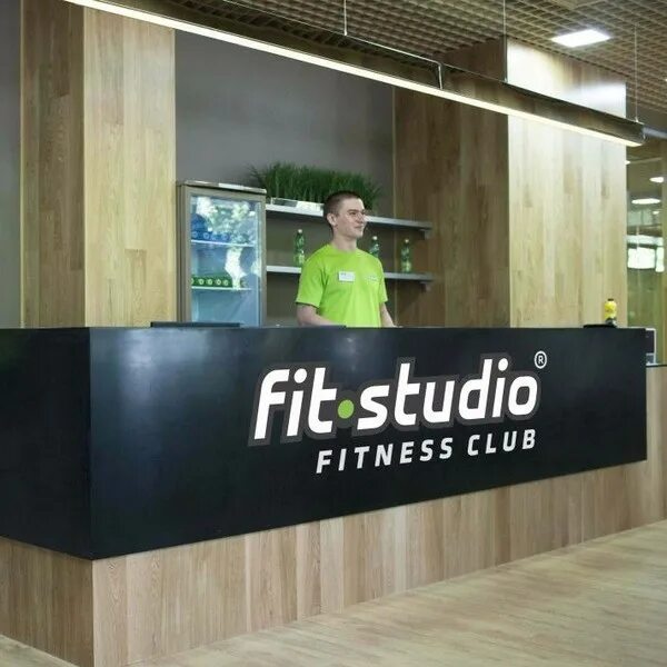 Франшиза фит. Фит студия. Фит студио Магадан. X-Fit Studio Смоленская. Фитнес франшиза.