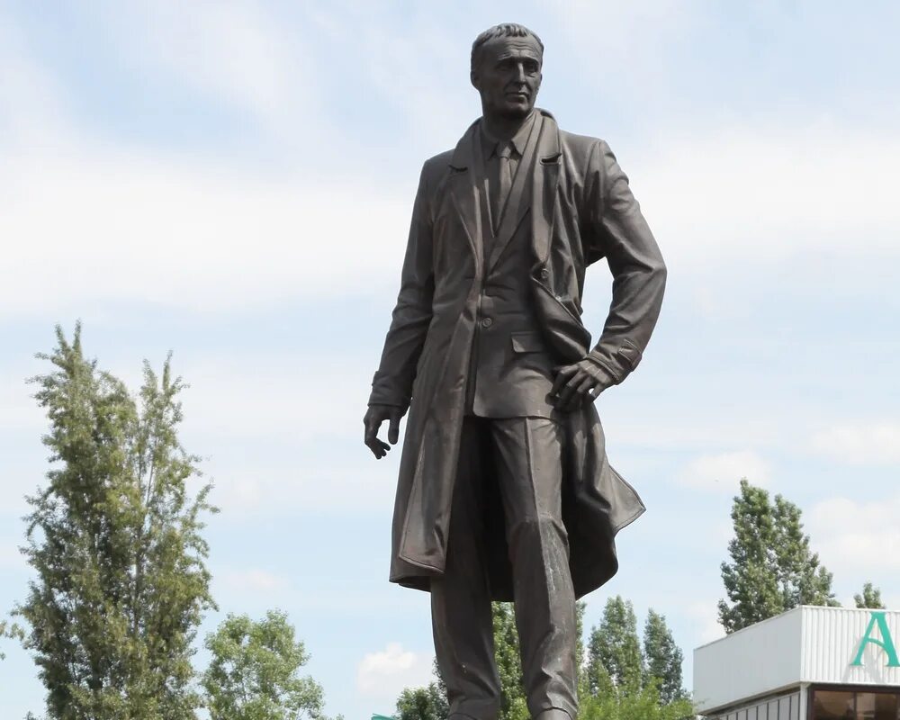 Старый оскол площадь города. Площадь победы старый оскол. Мэр старого оскола шевченко. Почетный гражданин старого оскола. Старый оскол памятники.
