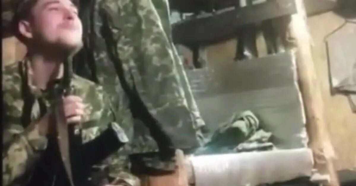 Самоубийство военнослужащих. Самоубийство солдата ВСУ. Украинский солдат застрелился.