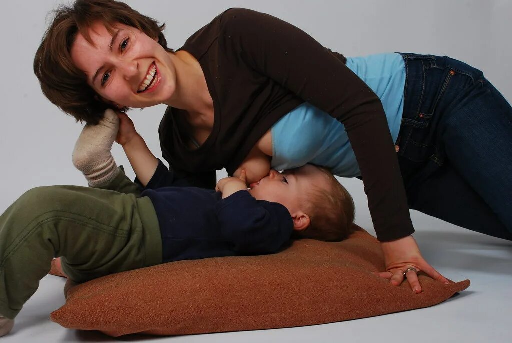 Extended Breastfeeding. Фотограф Джейд Билл Breastfeeding. Breastfeeding positions. Долгое кормление мальчика.