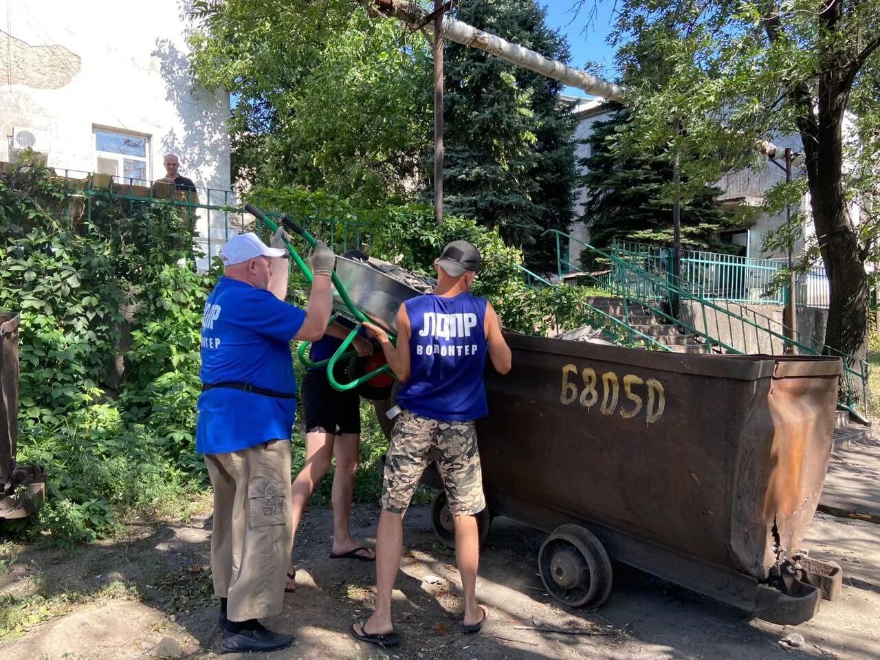 Волонтёры ЛДПР на Донбассе. Донбасс Макеевка. Волонтеры ДНР. ЛДПР Донецк. Работа волонтером на донбассе