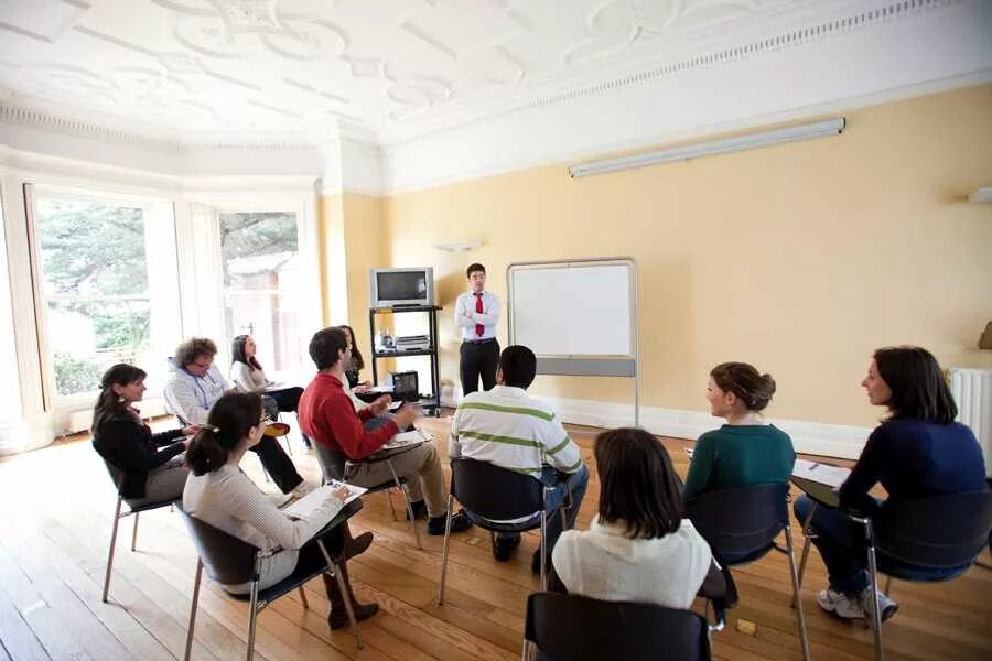 Speaking plus. Школы в Дублине. Emerald Cultural Institute фото здания. Летняя языковая школа Дублин. Intensive courses in Classroom.