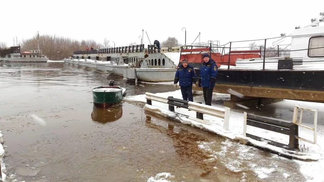 Уровень воды в клязьме во владимире. Вязники половодье. Понтонный мост Вязники. Мост через Клязьму в Вязниках. Разлив Вязники.