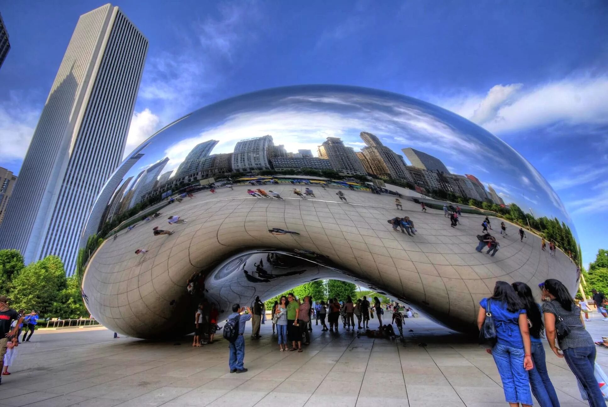 Самый большой объект. Аниш Капур облачные врата. Клауд гейт Чикаго. Аниш Капур Чикаго. Скульптура Клауд гейт в Чикаго, США.