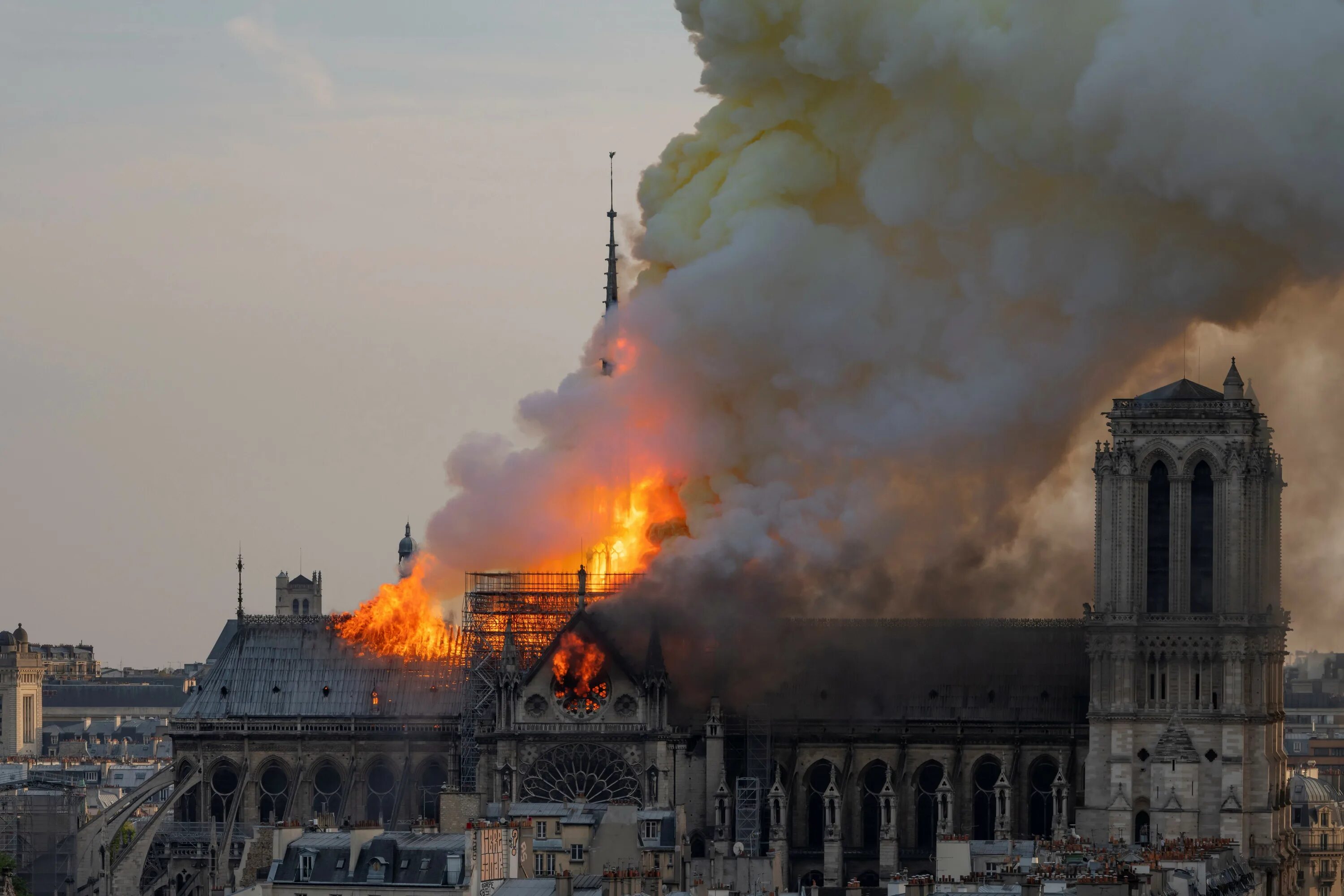 Пожар в соборе Парижской Богоматери (2019).