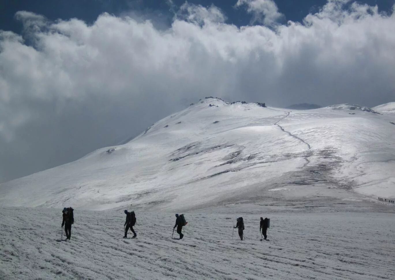 главный кавказский хребет. аибга спуск. данедук гора. айгир зубы шурале ведьмин котел. северный склон хребта.