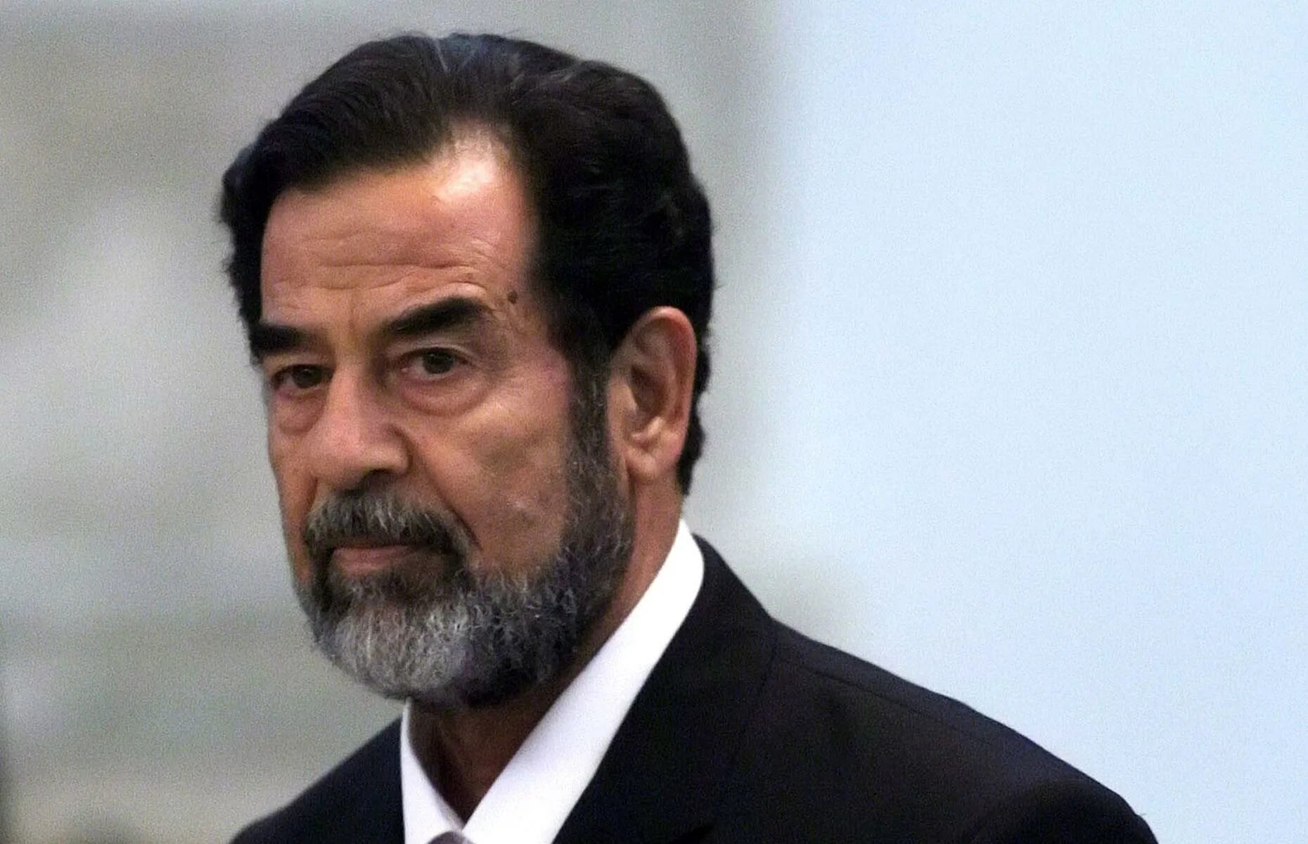 Саддам Хусейн. Саддам Хусейн 1979. Саддам Хусейн 2003.