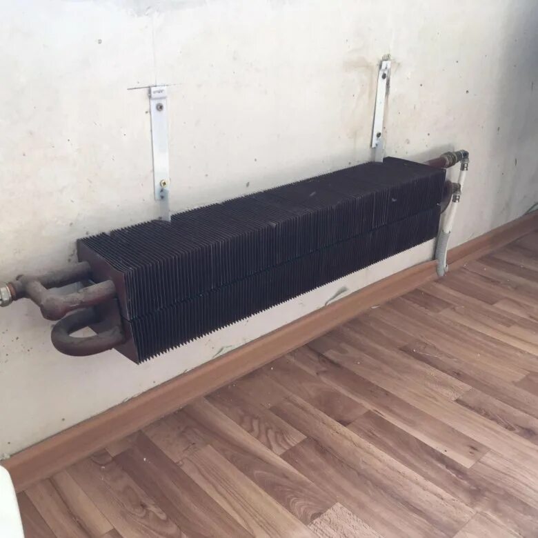 Радиаторы отопления старого образца. Радиатор с пластинами. Радиаторы отопления старого образца. Радиаторы пластинчатые советские. Радиаторы отопления старого образца.