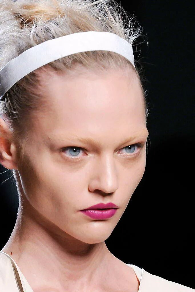 модная бровь сбритая. что будет если сбрить брови. сбритая бровь. мода сбривать брови. бритые брови.