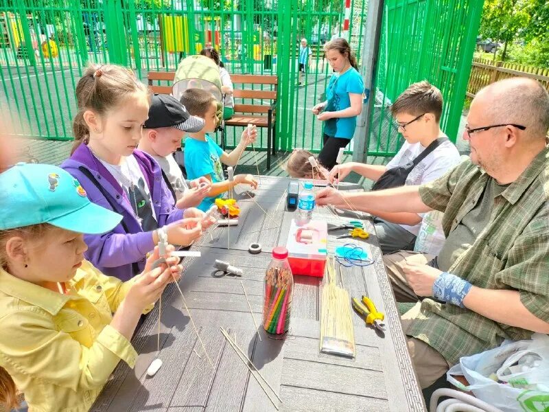 научил ребятам